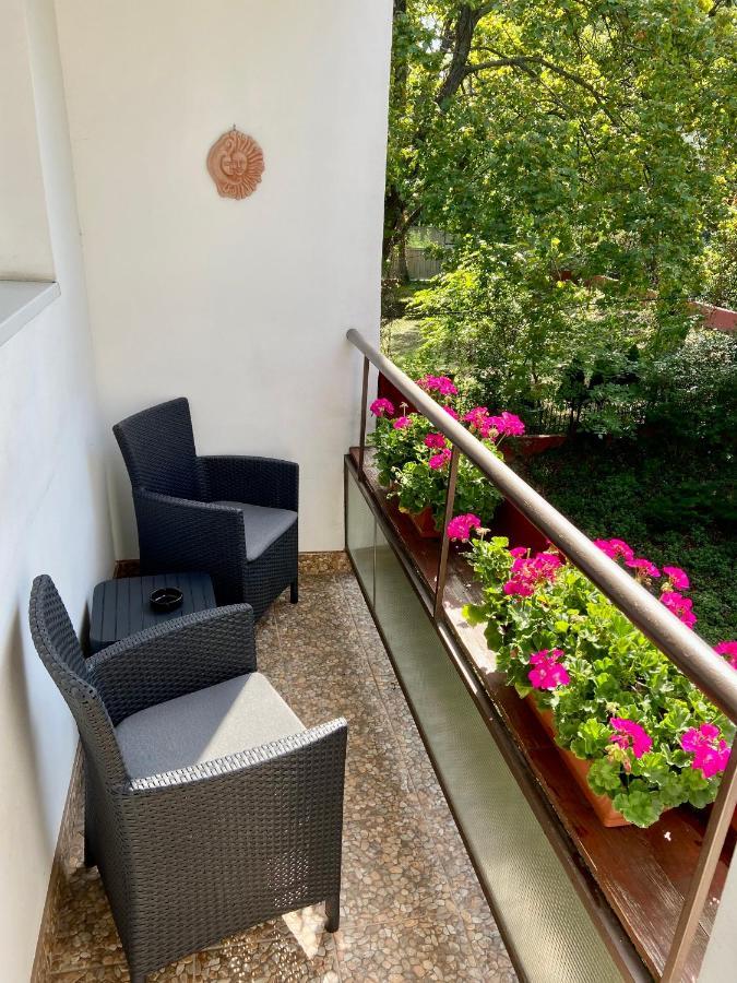 Apartment On Gellert Hill Downtown With Free Garage & Castle View Budapeste Exterior foto