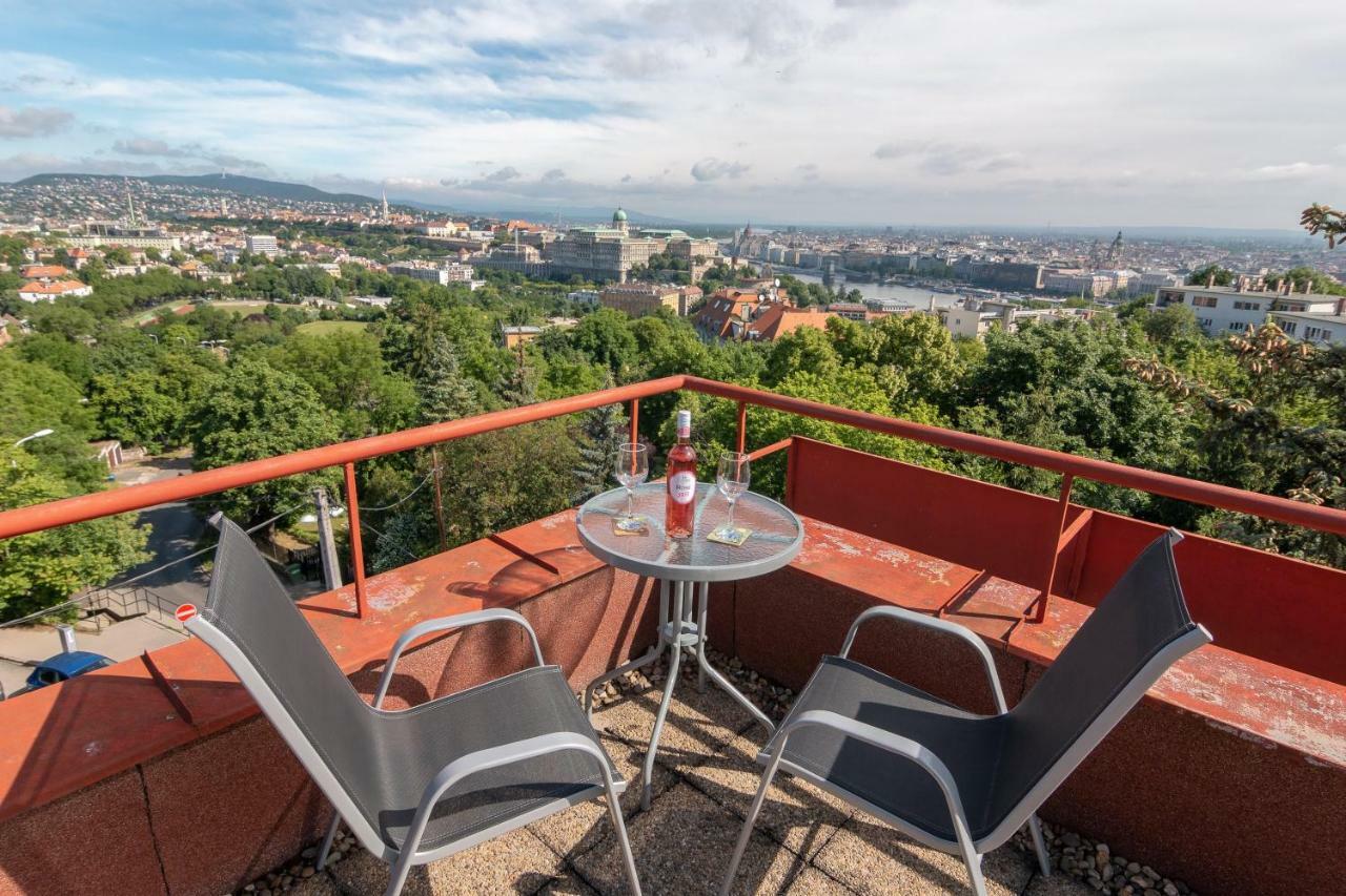 Apartment On Gellert Hill Downtown With Free Garage & Castle View Budapeste Exterior foto